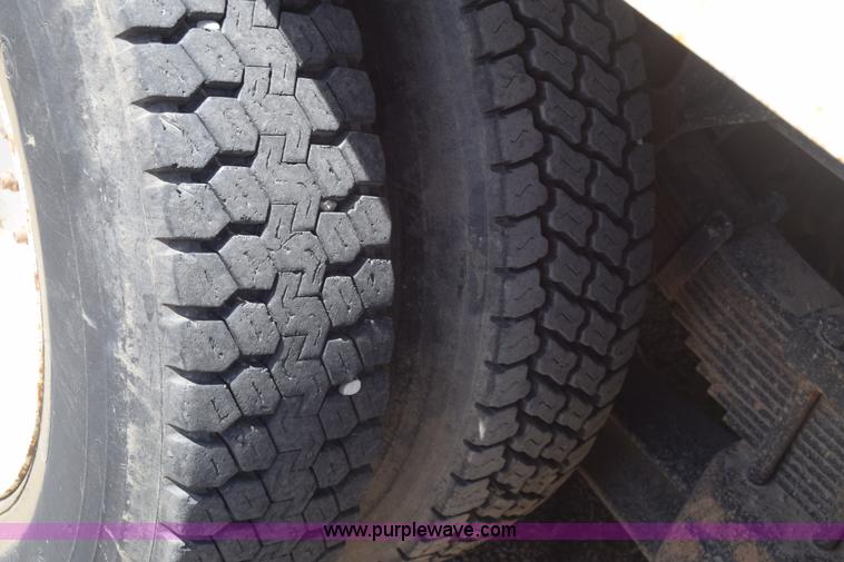 image for item BF9995 1991 International 9300 tank truck