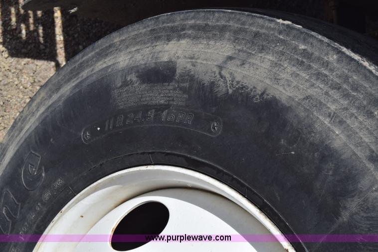 image for item BF9995 1991 International 9300 tank truck