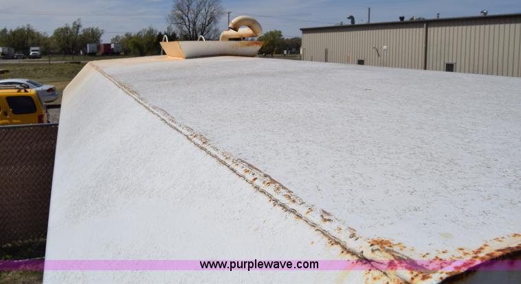 image for item BF9995 1991 International 9300 tank truck