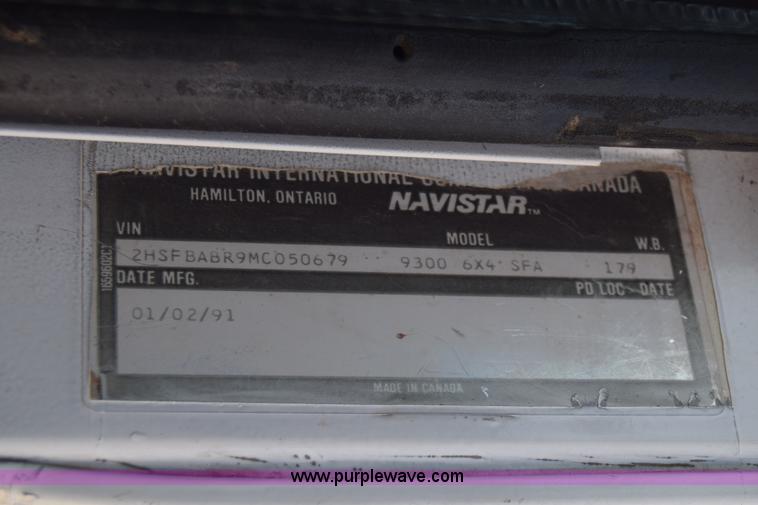 image for item BF9995 1991 International 9300 tank truck