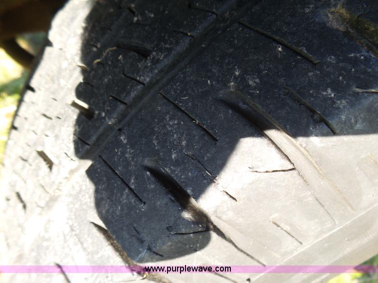 image for item BG9084 2000 Ford F250 Super Duty SuperCab flatbed pickup truck