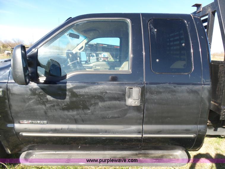 image for item BG9084 2000 Ford F250 Super Duty SuperCab flatbed pickup truck