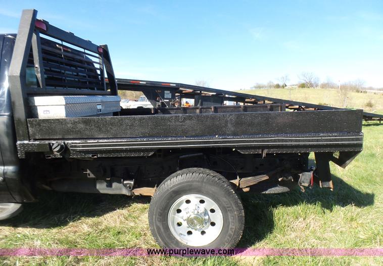 image for item BG9084 2000 Ford F250 Super Duty SuperCab flatbed pickup truck