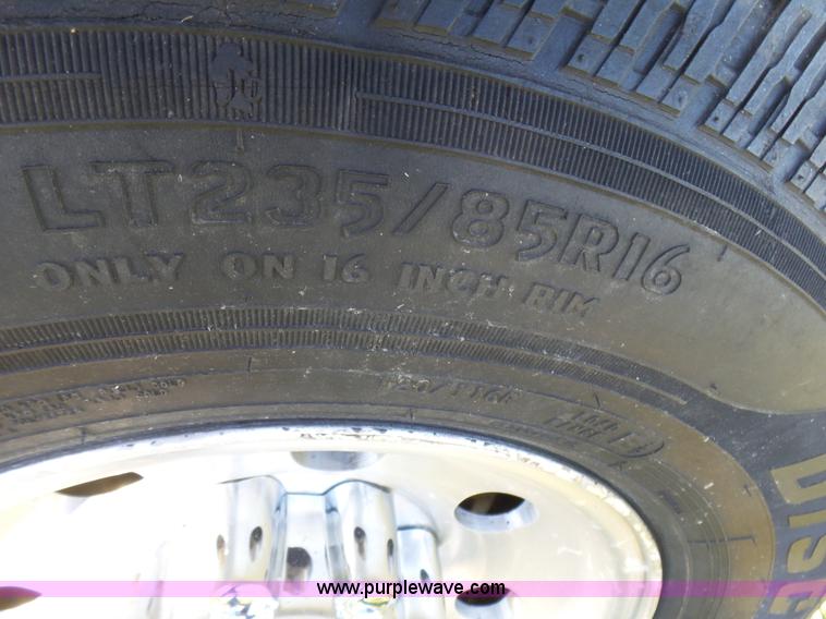 image for item BG9084 2000 Ford F250 Super Duty SuperCab flatbed pickup truck