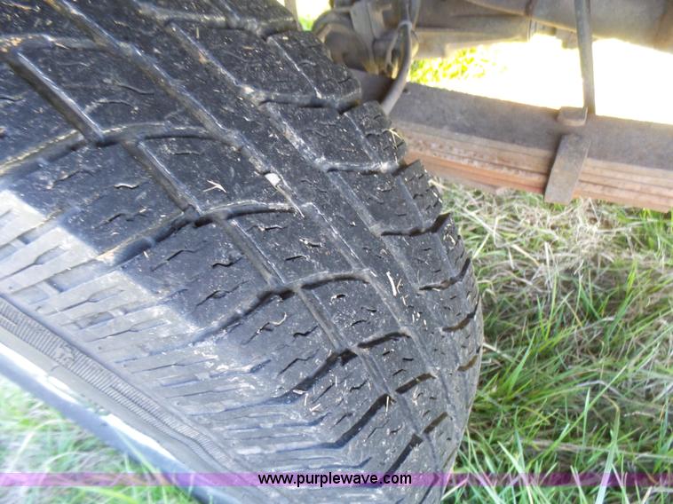 image for item BG9084 2000 Ford F250 Super Duty SuperCab flatbed pickup truck