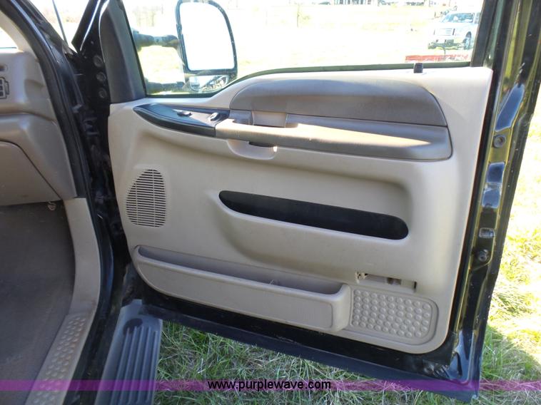 image for item BG9084 2000 Ford F250 Super Duty SuperCab flatbed pickup truck