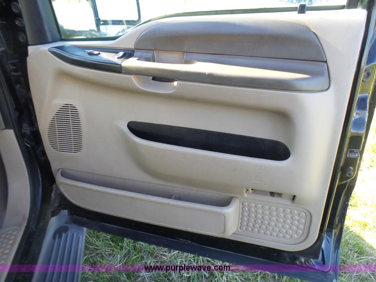 image for item BG9084 2000 Ford F250 Super Duty SuperCab flatbed pickup truck