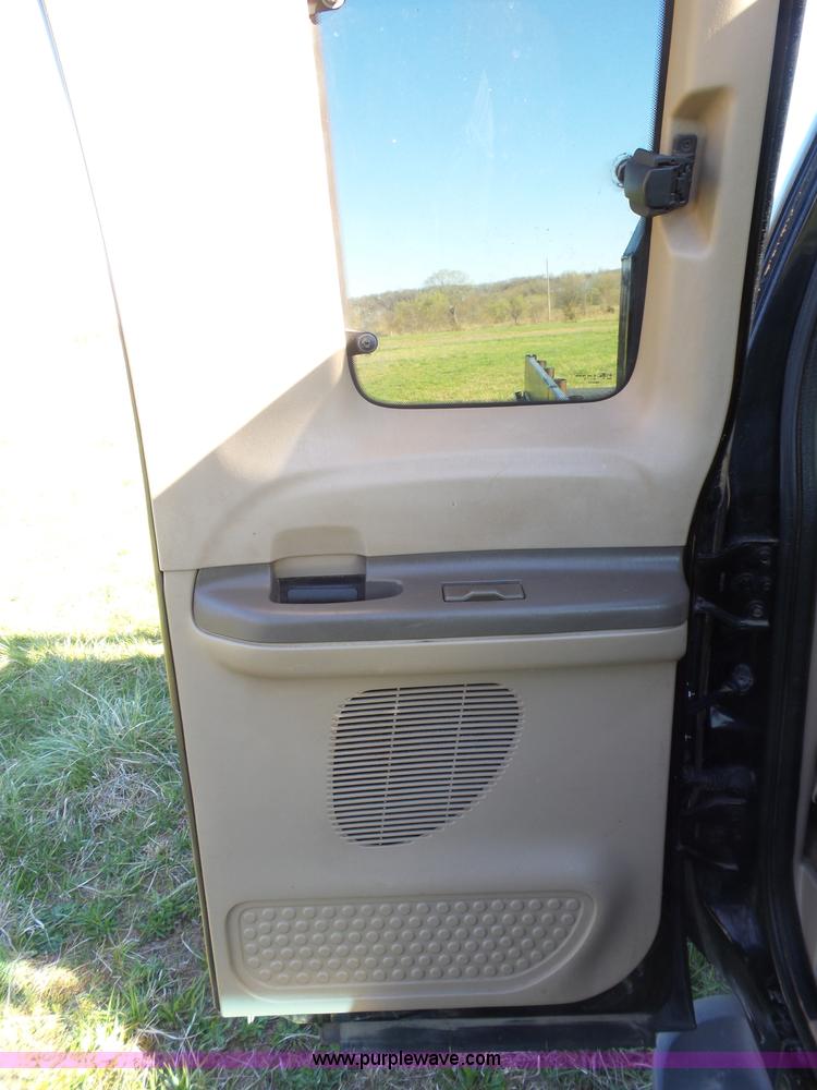 image for item BG9084 2000 Ford F250 Super Duty SuperCab flatbed pickup truck