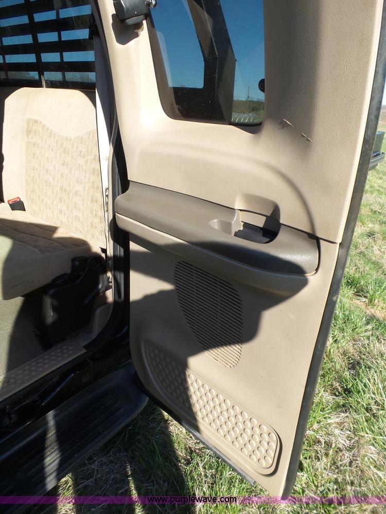 image for item BG9084 2000 Ford F250 Super Duty SuperCab flatbed pickup truck