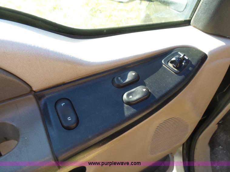 image for item BG9084 2000 Ford F250 Super Duty SuperCab flatbed pickup truck