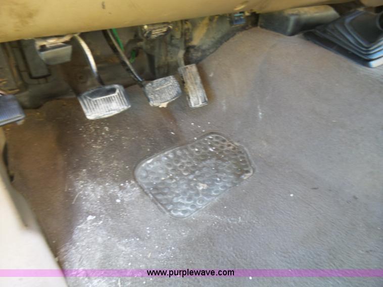 image for item BG9084 2000 Ford F250 Super Duty SuperCab flatbed pickup truck