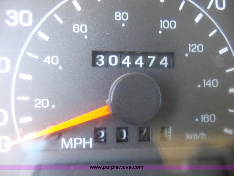 image for item BG9084 2000 Ford F250 Super Duty SuperCab flatbed pickup truck