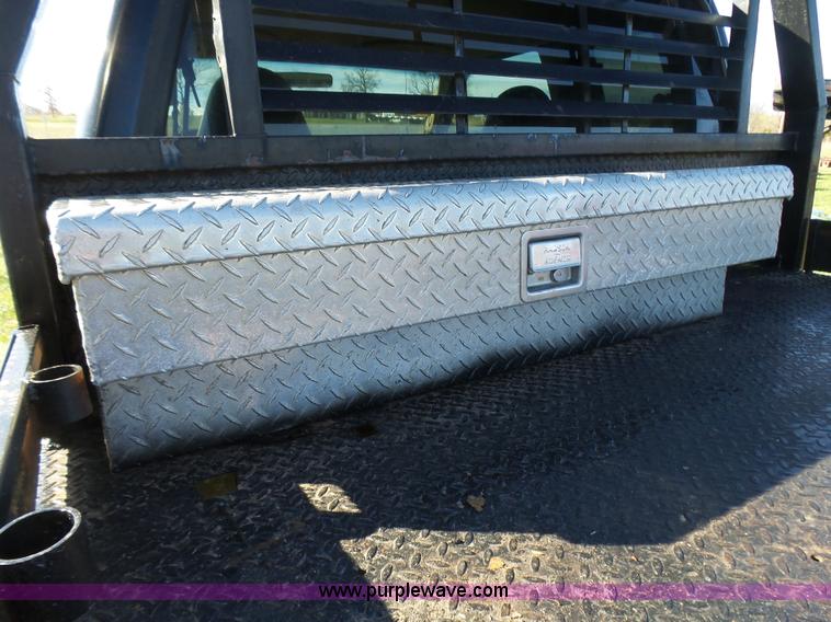 image for item BG9084 2000 Ford F250 Super Duty SuperCab flatbed pickup truck