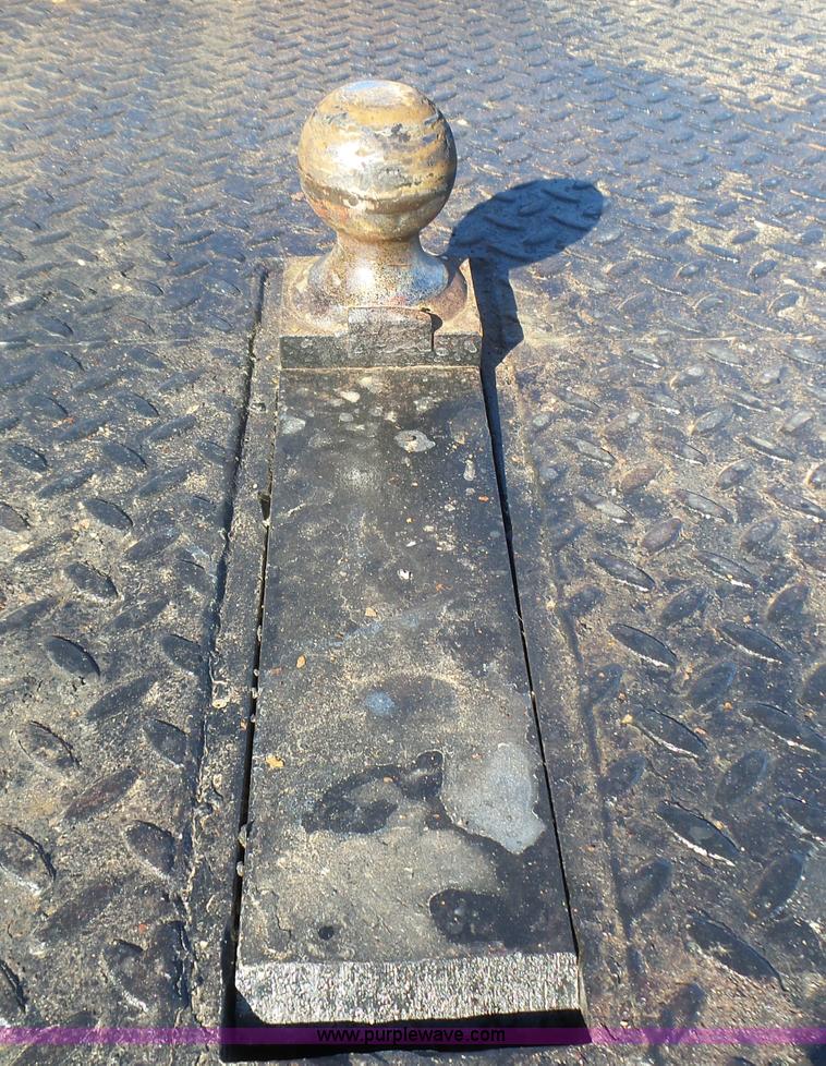 image for item BG9084 2000 Ford F250 Super Duty SuperCab flatbed pickup truck