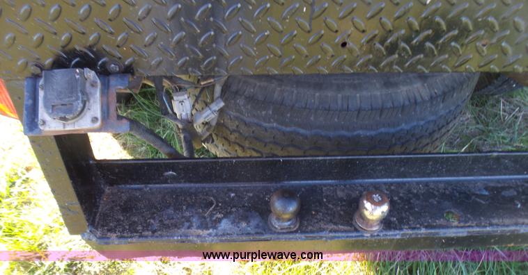 image for item BG9084 2000 Ford F250 Super Duty SuperCab flatbed pickup truck