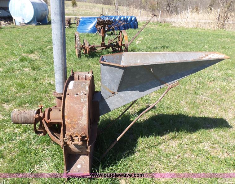 image for item BG9105 Walnut dehuller