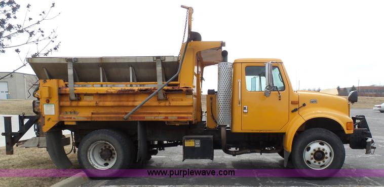 image for item BH9401 2002 International 4900 dump truck