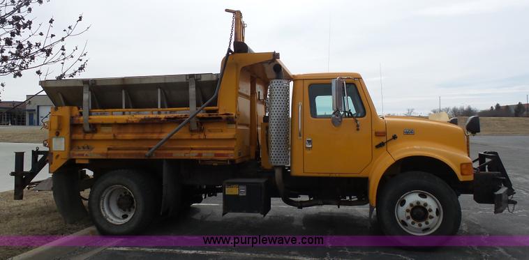 image for item BH9401 2002 International 4900 dump truck