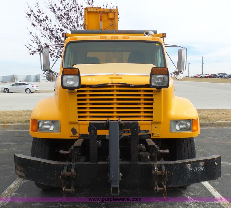 image for item BH9401 2002 International 4900 dump truck