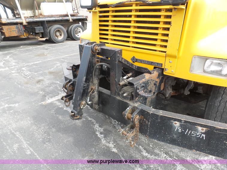 image for item BH9401 2002 International 4900 dump truck