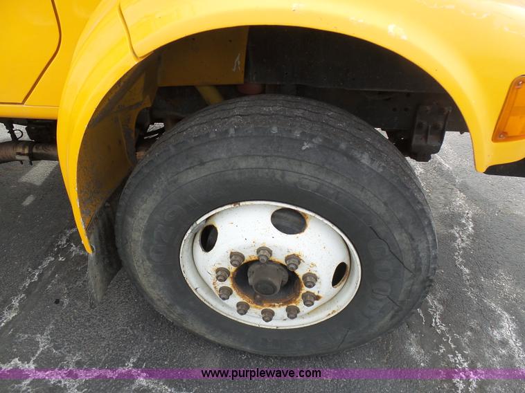 image for item BH9401 2002 International 4900 dump truck