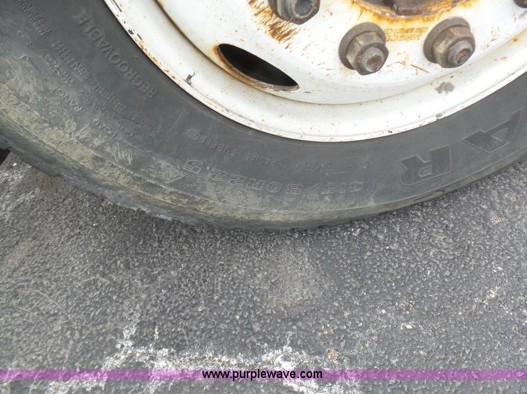 image for item BH9401 2002 International 4900 dump truck