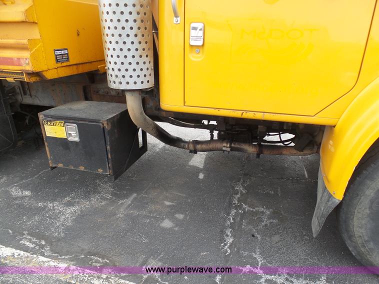 image for item BH9401 2002 International 4900 dump truck