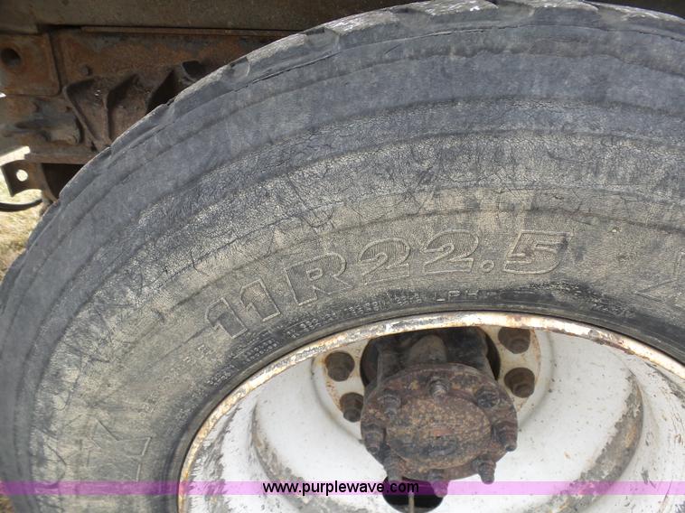 image for item BH9401 2002 International 4900 dump truck