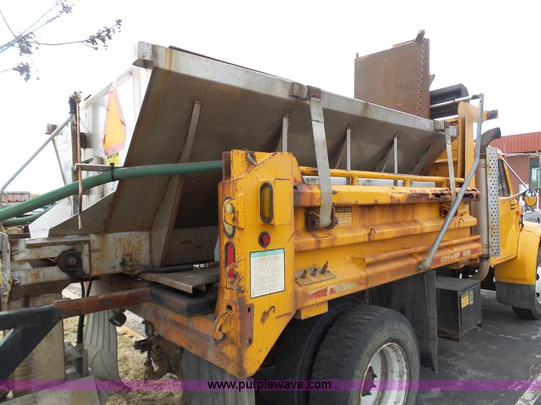 image for item BH9401 2002 International 4900 dump truck