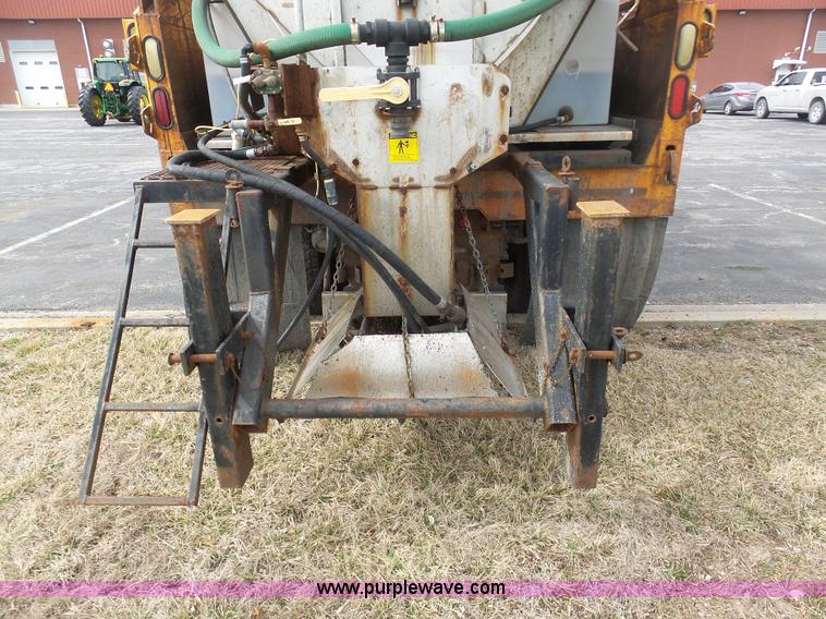 image for item BH9401 2002 International 4900 dump truck