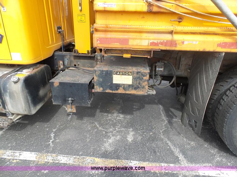 image for item BH9401 2002 International 4900 dump truck