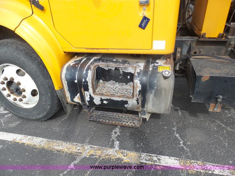 image for item BH9401 2002 International 4900 dump truck