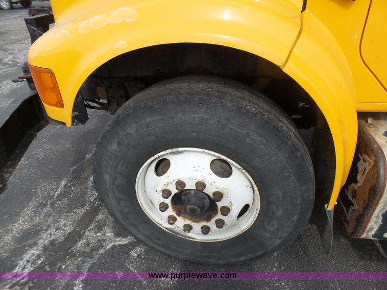 image for item BH9401 2002 International 4900 dump truck