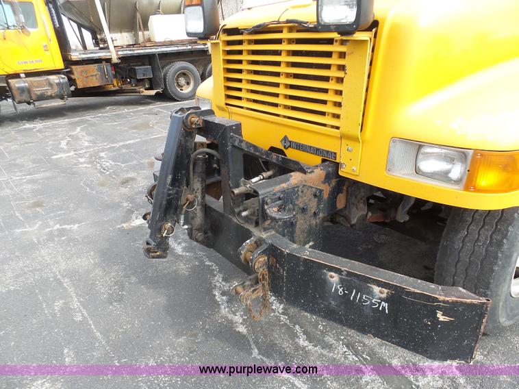 image for item BH9401 2002 International 4900 dump truck