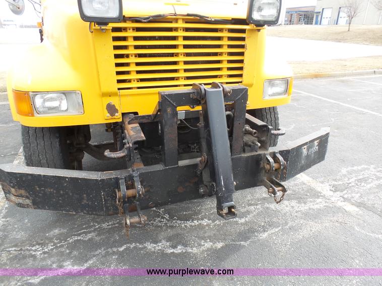 image for item BH9401 2002 International 4900 dump truck