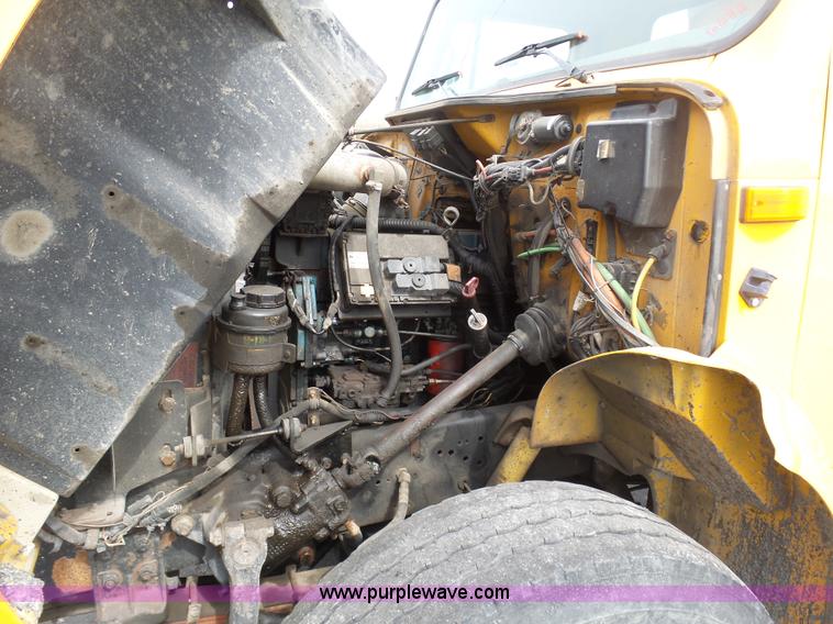 image for item BH9401 2002 International 4900 dump truck