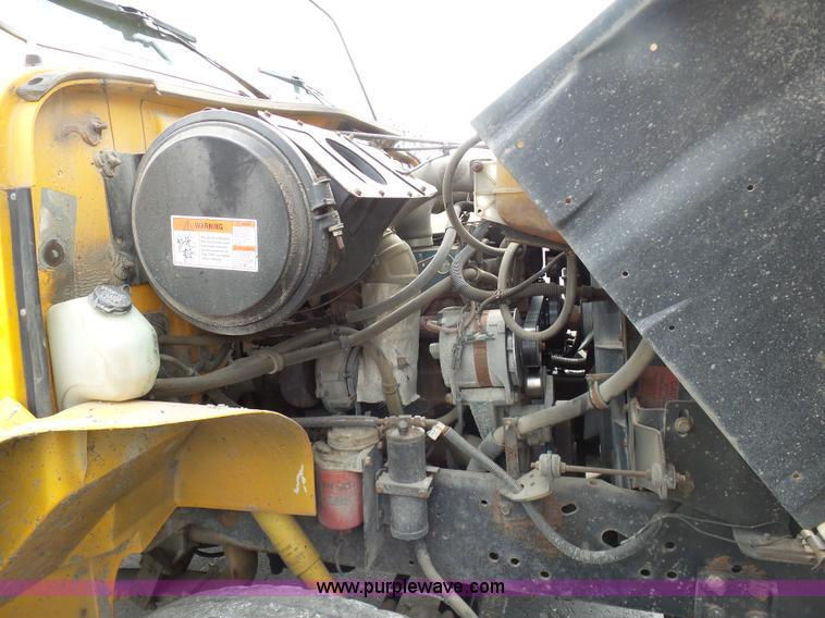 image for item BH9401 2002 International 4900 dump truck