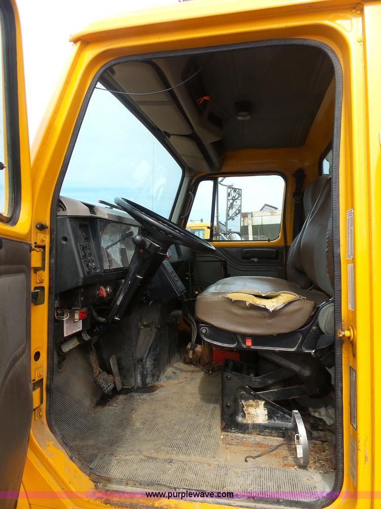 image for item BH9401 2002 International 4900 dump truck