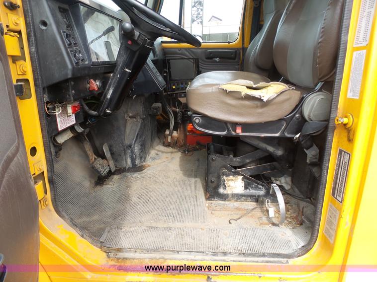 image for item BH9401 2002 International 4900 dump truck