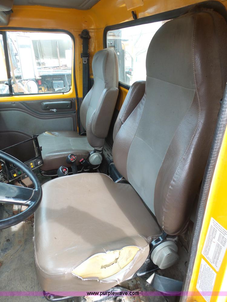 image for item BH9401 2002 International 4900 dump truck