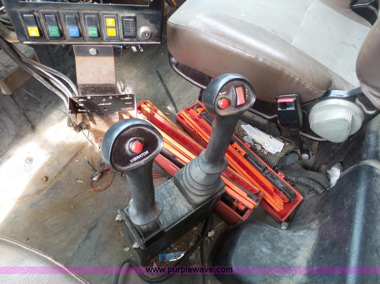 image for item BH9401 2002 International 4900 dump truck