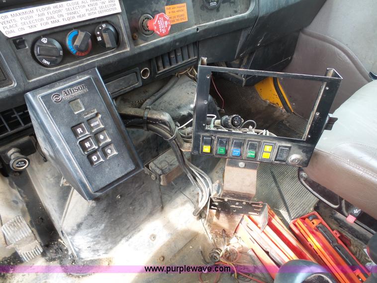 image for item BH9401 2002 International 4900 dump truck