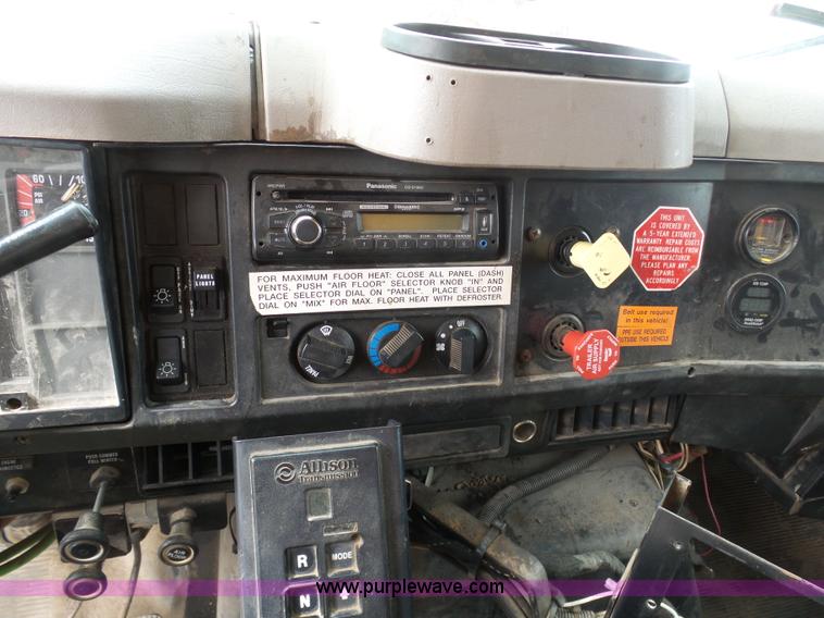 image for item BH9401 2002 International 4900 dump truck