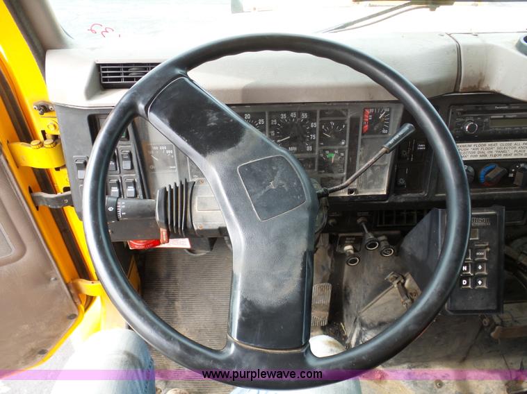 image for item BH9401 2002 International 4900 dump truck