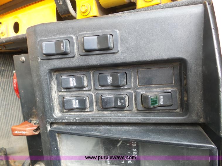 image for item BH9401 2002 International 4900 dump truck