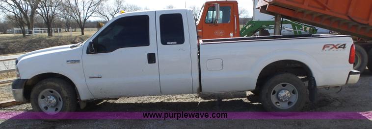 image for item BL9696 2006 Ford F250 Super Duty SuperCab pickup truck