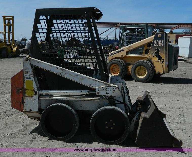 image for item BQ9869 1978 Bobcat 310 skid steer