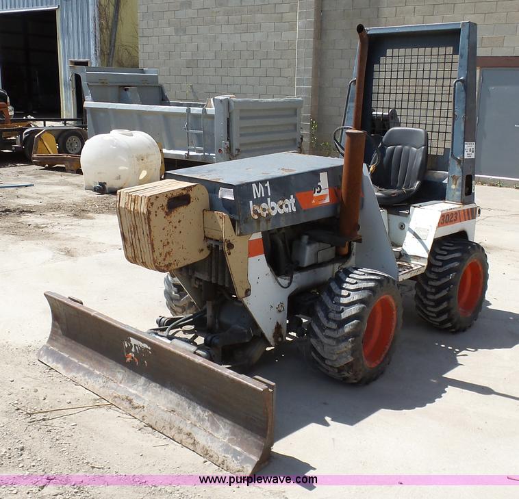 image for item G3754 1989 Bobcat 3023 trencher