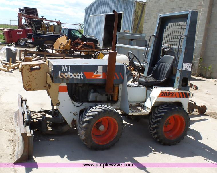 image for item G3754 1989 Bobcat 3023 trencher