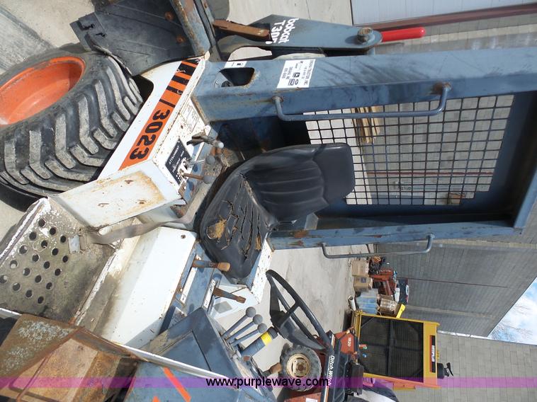 image for item G3754 1989 Bobcat 3023 trencher